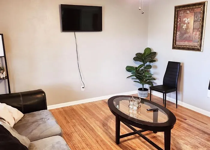 Quiet Comfort Room Near Shopping And Attractions
