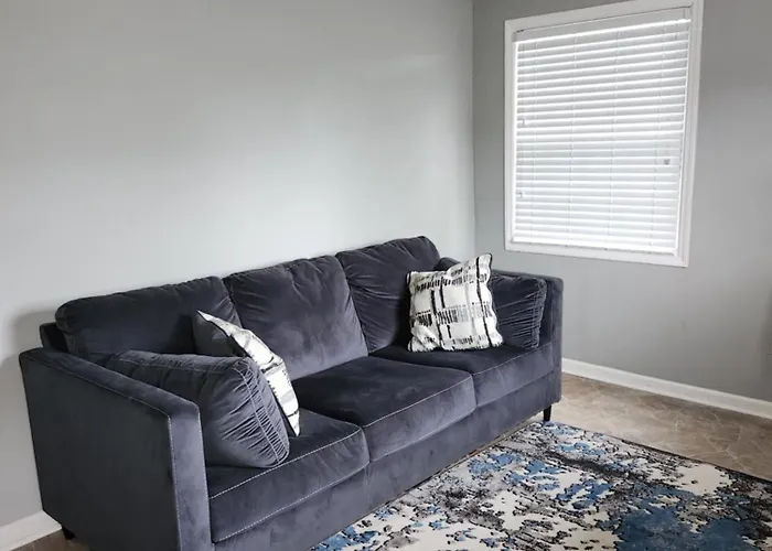 Quiet Comfort Room Near Shopping And Attractions