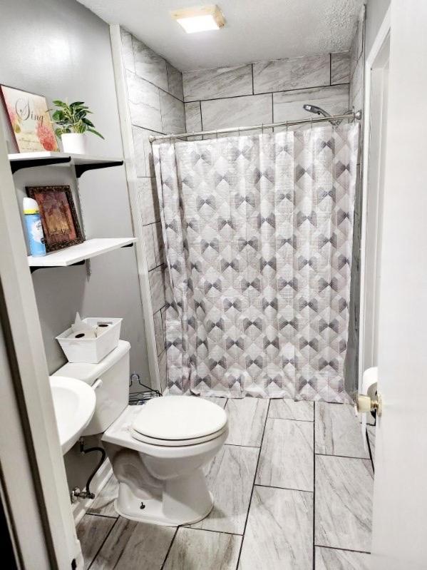 Quiet Comfort Near Shopping And Attractions Séjour chez l'habitant